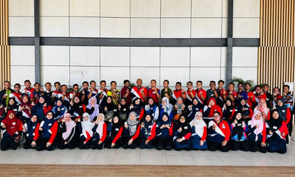 A group photo of participants, trainers, and organizers from GMM's Leadership Training for Community Leaders in Pengerang, Johor, on 24-25 April 2024