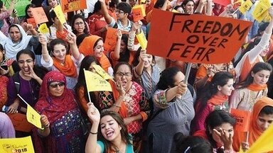 Pakistanische Frauen veranstalteten anlässlich des Internationalen Frauentags einen öffentlichen Marsch in Karatschi – und forderten Gerechtigkeit