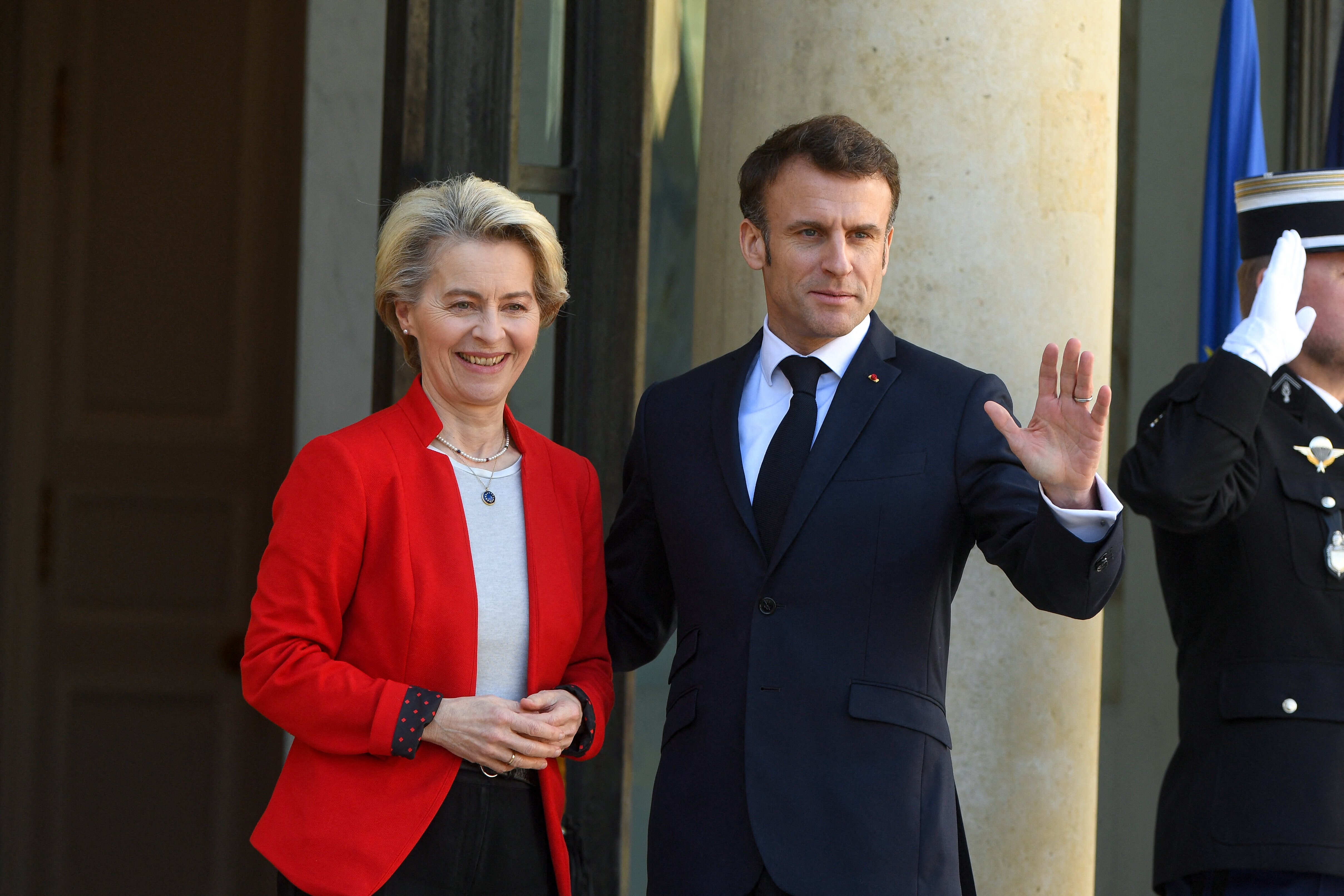 Der französische Präsident Emmanuel Macron und die Präsidentin der Europäischen Kommission Ursula von der Leyen