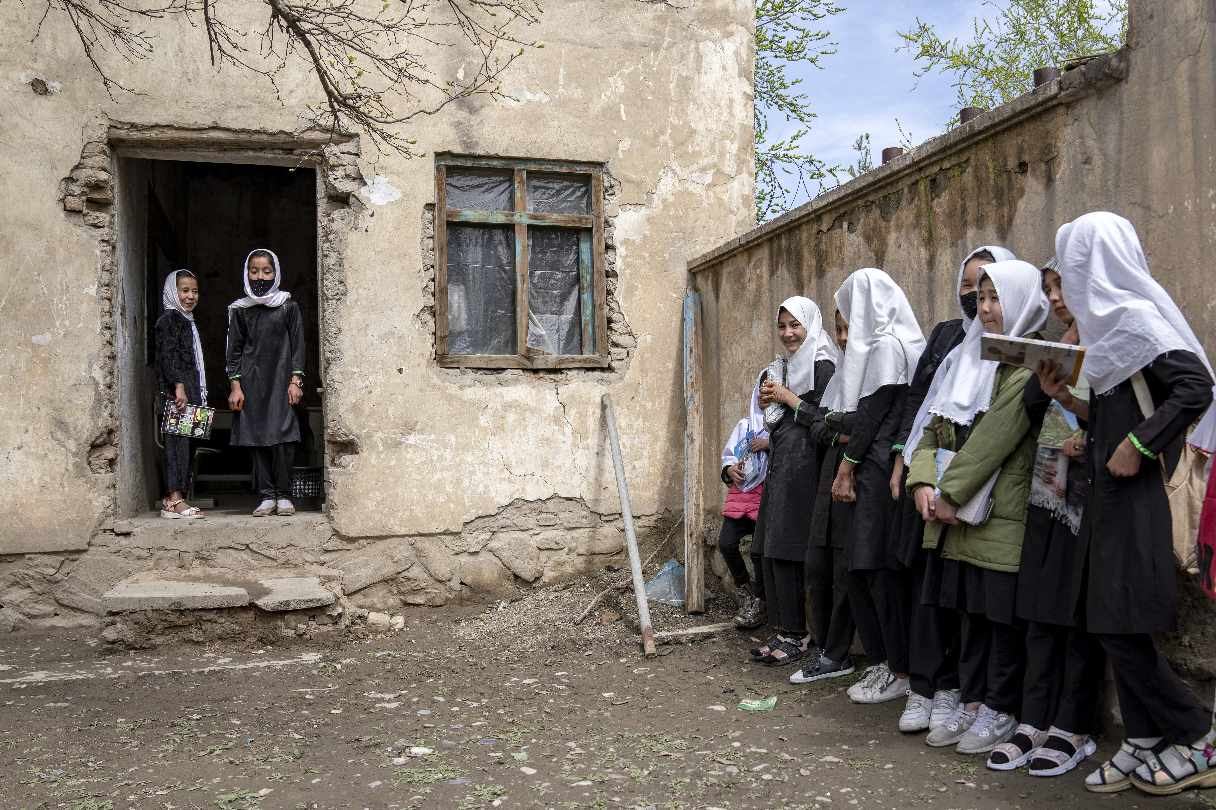 Heute, nach der erneuten Machtübernahme der Taliban, sind Frauen vom öffentlichen Leben weitgehend ausgeschlossen.