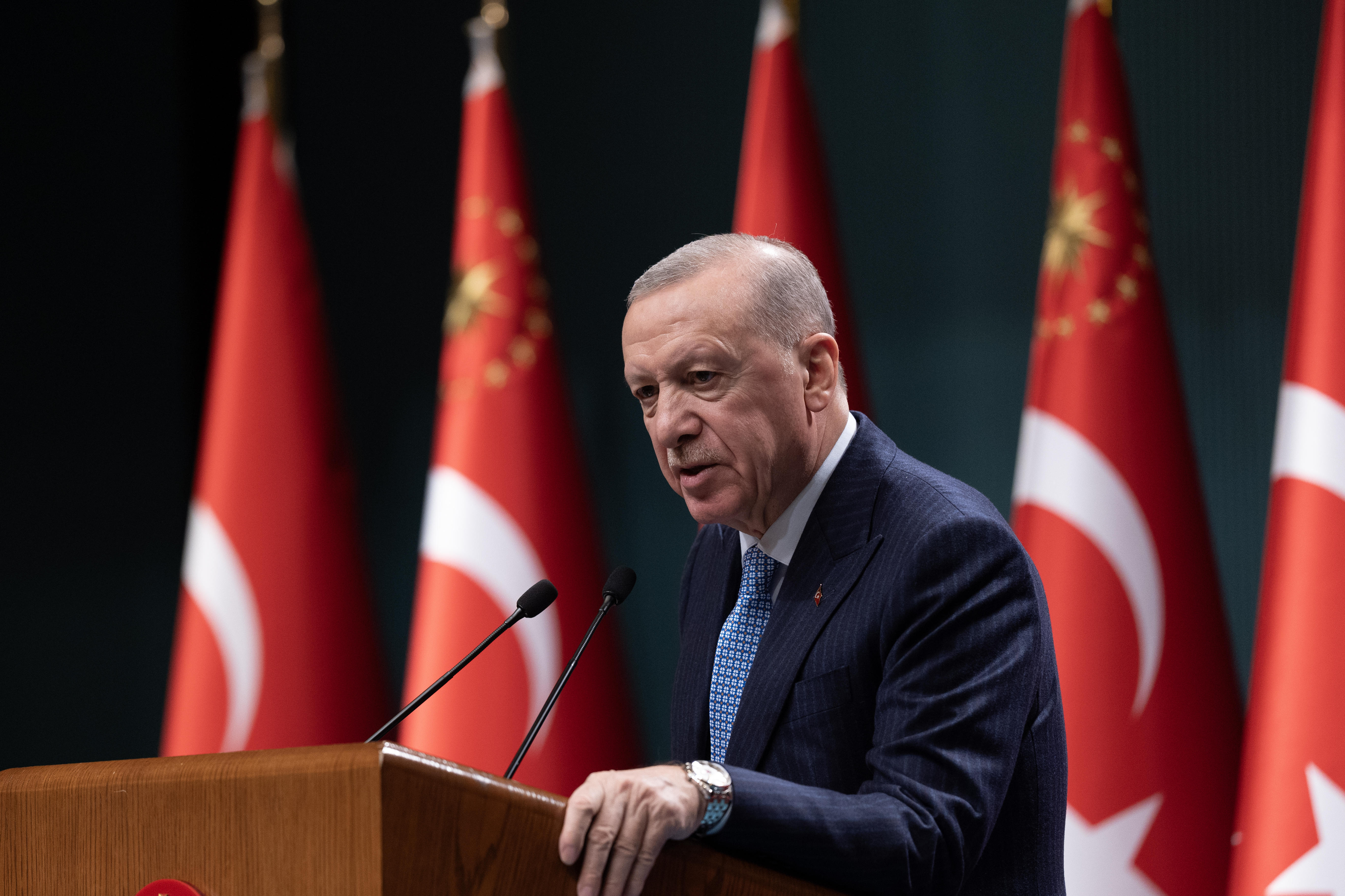 Der türkische Präsident Recep Tayyip Erdogan hält eine Rede nach der Kabinettssitzung im Präsidentenkomplex in Ankara, Türkei, am 25. November 2024. 