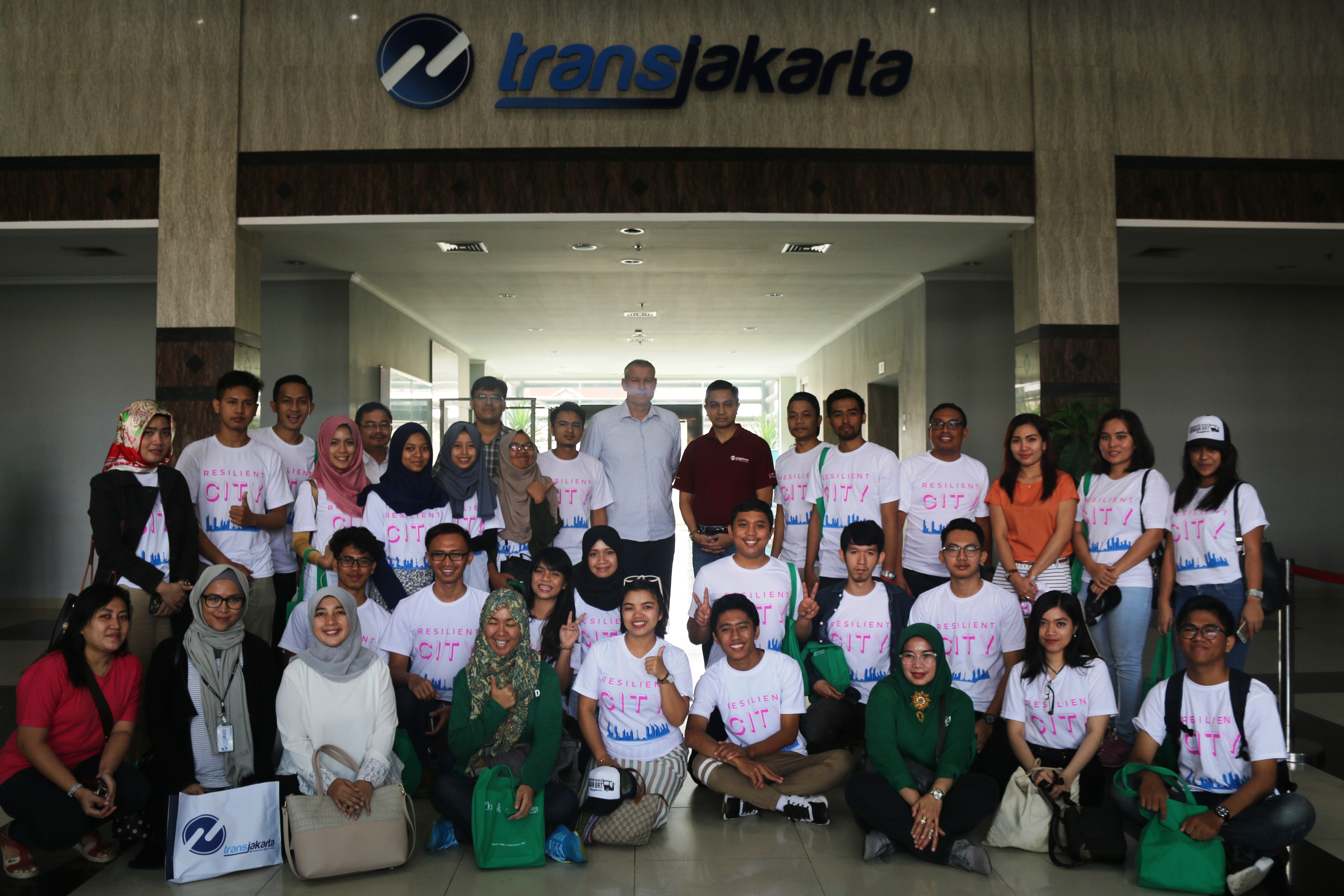 Foto Bersama di PT TransJakarta