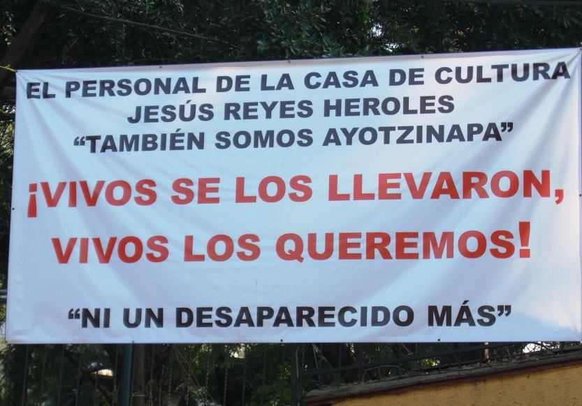 Erinnerung in Mexiko Stadt an die Verschwundenen Studenten von Ayotzinapa: „Lebend hat man sie uns genommen, lebend wollen wir sie zurück!“