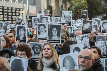 Die Familien der Opfer fordern Gerechtigkeit für die Ereignisse vom 18. Juli 1994.