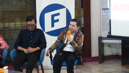 Dimas Saudian (kanan) membagikan perspektif pemerintah mengenai isu-isu yang melingkupi kebebasan berekspresi sebagai bagian tak terpisahkan dari pemenuhan hak asasi manusia.