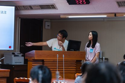 © TYAD&amp;FNF  A participant were using Hakka language to interpellate legislators.