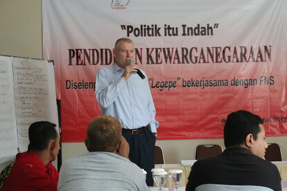 Sesi tanya jawab bersama dengan Head of Office FNF Indonesia
