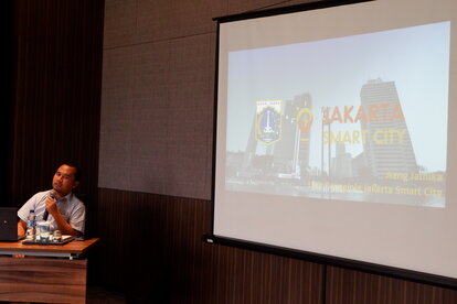 Presentasi Jakarta Smart City oleh Pembicara Aang Jatmika