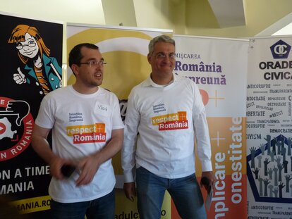 Die populären ehemaligen Minister der Cioloș-Regierung Dragoș Pâslaru (Arbeit und Familie) und Vlad Voiculescu (Gesundheit) bekunden ihre Unterstützung.