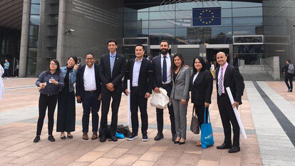 ALDE Group communications expert Marco Ricorda with the delegates