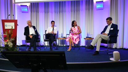 Dr. Thomas Straubhaar, Prof. Universität Hamburg; Dr. Nikolas Keßels, BDI; Annina Pommerenke; Prof. KHP, FNF