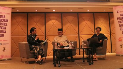 From left to right: Liyana Marzuki (moderator), Dato' Ismail Haji Yahya (panelist), and Sherry Shariff (panelist).
