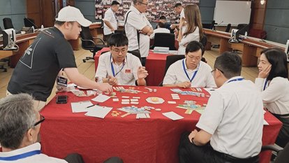 A playthrough of SIM Democracy attended by the GERAKAN Party youth representatives is in session.