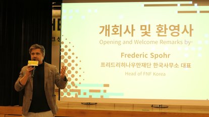 Frederic Spohr, Head of FNF Korea giving opening speech