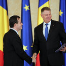 Der amtierende Staatspräsident Klaus Johannis (r.) gewann die erste Runde der rumänischen Präsidentschaftswahl