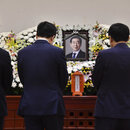 Südkoreaner trauern um den verstorbenen Park Won-soon.