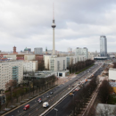 Ein Blick über die Karl-Marx-Allee in Berlin