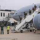 Wiederaufleben der Taliban in Afghanistan. Angehörige der 16 Air Assault Brigade der britischen Streitkräfte starten von RAF Brize Norton, Oxfordshire, zu einem Flug aus Afghanistan.