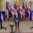 Präsident  Joe Biden, flankiert von Australiens Premierminister Scott Morrison, links, und Boris Johnson 