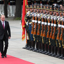 Der russische Präsident Wladimir Putin und  hat dem chinesischen Präsidenten Xi Jinping 2019 die Ehrendoktorwürde von der Universität St. Petersburg verliehen