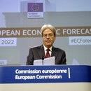 Der für Wirtschaft zuständige EU-Kommissar Paolo Gentiloni gibt eine Pressekonferenz zur Vorstellung der Herbstprognose 2022 der Europäischen Kommission in Brüssel, Belgien