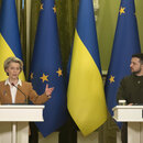 EU-Kommissionspräsidentin von der Leyen ist mit der EU-Kommission zu Gesprächen in Kiew. 
