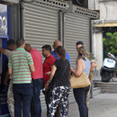  Viele Banken wurden im Libanon geschlossen, da immer mehr Menschen verzweifelt versuchten, Geld von Konten abzuheben, die aufgrund der lähmenden Finanzkrise des Landes eingefroren sind. 