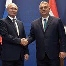 Der russische Präsident Wladimir Putin (L) schüttelt dem ungarischen Premierminister Viktor Orban die Hand