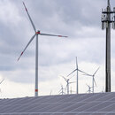 Windpark und großflächige Photovoltaik Anlag