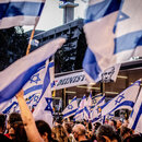 Demonstranten in Tel Aviv fordern ein Ende des Krieges, ein Geiselabkommen und Neuwahlen.