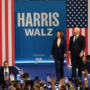 Kamala Harris und ihr Vize Tim Walz bei ihrer ersten gemeinsam Wahlkampfveranstaltung in Philadelphia. Kamala Harris und ihr Vize Tim Walz bei ihrer ersten gemeinsam Wahlkampfveranstaltung in Philadelphia.