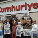 Protest gegen die Inhaftierung der Cumhuriyet  Jounalisten in Istanbul