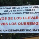 Erinnerung in Mexiko Stadt an die Verschwundenen Studenten von Ayotzinapa: „Lebend hat man sie uns genommen, lebend wollen wir sie zurück!“