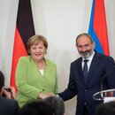 Armenien, Eriwan: Bundeskanzlerin Angela Merkel (CDU) wird von Nikol Paschinjan empfangen