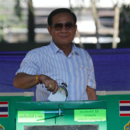 Thailands Premierminister Prayut Chan-o-cha bei seiner Stimmenabgabe in Bangkok.