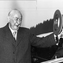 Theodor Heuss auf der Einweihungsfeier der Heimvolkshochschule der Friedrich-Ebert-Stiftung in Bergneustadt, 28. Februar 1956