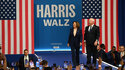 Kamala Harris und ihr Vize Tim Walz bei ihrer ersten gemeinsam Wahlkampfveranstaltung in Philadelphia. Kamala Harris und ihr Vize Tim Walz bei ihrer ersten gemeinsam Wahlkampfveranstaltung in Philadelphia.