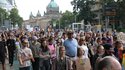 Ein breites Bündnis hatte unter dem Motto „Rechtsextremismus stoppen - Demokratie verteidigen!“ zu einer Großdemonstration eine Woche vor den Landtagswahlen in Sachsen aufgerufen, mehrere Tausend Menschen nahmen daran teil. 