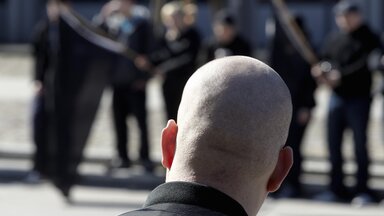 Neonazi bei einer Demonstration