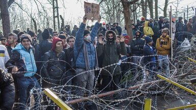 Foto: Geflüchtete an der Grenze zwischen der Türkei und Griechenland