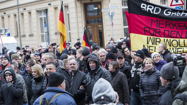 Reichsbürger und rechte Gruppierungen demonstrieren in Berlin