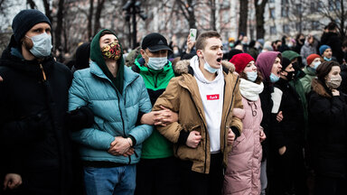 Junge Russen demonstrieren in Russland in 2021