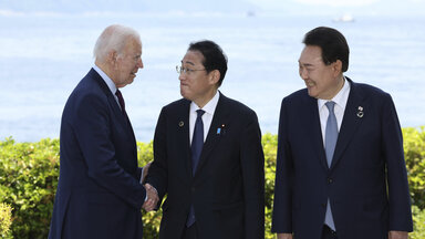 US-Präsident Biden, der japanische Premier Kishida und der südkoreanische Präsident Yoon