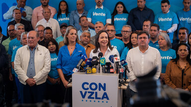 Opposition activist Maria Corina Machado (C) speaks during a press conference in Caracas, Venezuela