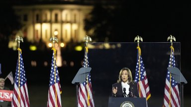 Kamala Harris vor dem Weißen Haus