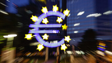 Euro-Logo in Frankfurt vor der ehemaligen EZB-Zentrale