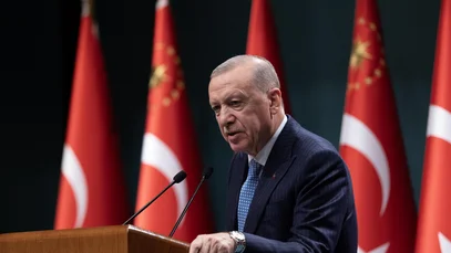 Der türkische Präsident Recep Tayyip Erdogan hält eine Rede nach der Kabinettssitzung im Präsidentenkomplex in Ankara, Türkei, am 25. November 2024. 