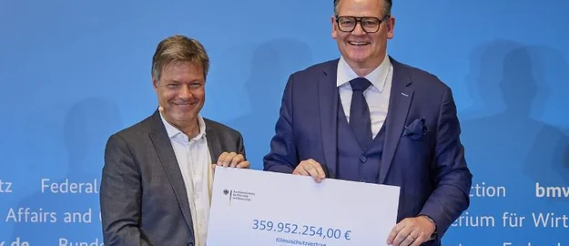 Wirtschaftsminister Robert Habeck (l.) und Thomas Hüser vom Unternehmen Glencore